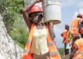 Mano de obra haitiana domina el sector construcción en la República Dominicana