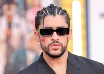 Bad Bunny sale coronado de su residencia histórica en Madrid como rey de la música latina