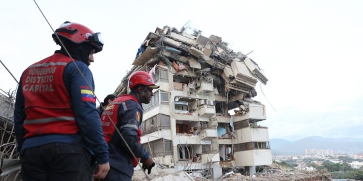 Familias buscan desesperadamente a desaparecidos tras devastadores terremotos en Venezuela