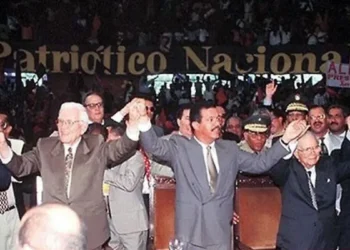 Tres décadas del «50 % más uno»: la reforma que transformó el sistema electoral dominicano