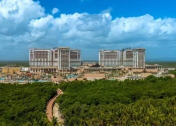 Chapur rompe modelo hotelero de Punta Cana con sus torres de 18 pisos