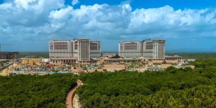Chapur rompe modelo hotelero de Punta Cana con sus torres de 18 pisos