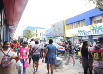 Comerciantes advierten que el auge de tiendas chinas reduce espacio a negocios tradicionales en la Duarte