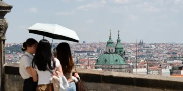 Ola de calor en Europa obliga a cancelar eventos y restringir viajes