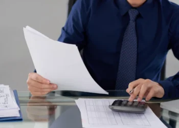 Aumento de pasajes aéreos y eliminación de anticipos: el paquete de medidas económicas presentado por el Gobierno