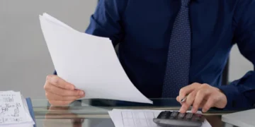 Aumento de pasajes aéreos y eliminación de anticipos: el paquete de medidas económicas presentado por el Gobierno