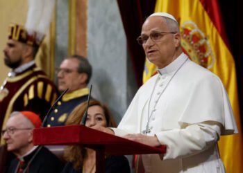León XIV pide solidaridad con los migrantes y justicia en los casos de abuso en la Iglesia