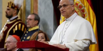 León XIV pide solidaridad con los migrantes y justicia en los casos de abuso en la Iglesia