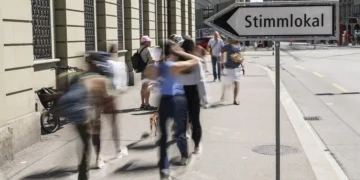 Los suizos rechazan en referéndum limitar el aumento de población, mediante el freno a la inmigración