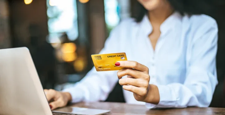 El riesgo de guardar tu tarjeta en una página web del internet