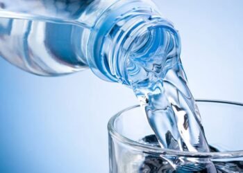 El agua embotellada se consolida como la principal fuente para beber en el país