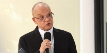 Episcopado llama ejercer periodismo ético ante auge inteligencia artificial