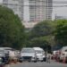 ¿Extorsión o servicio? El lucrativo negocio de los parqueadores en vías del Gran Santo Domingo