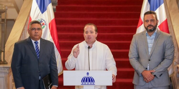 Gobierno definen bases del Presupuesto a ejecutar en 2027