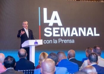 Abinader se aleja de la exposición mediática