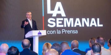 Abinader se aleja de la exposición mediática
