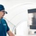 Médico alerta sobre el dolor lumbar: permanecer en cama puede empeorar la recuperación