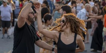 Bailar salsa podría combatir la depresión, según estudio