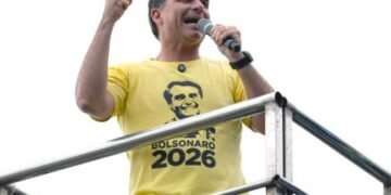 Flávio Bolsonaro oficializa su candidatura presidencial en Brasil
