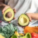 Comer un aguacate al día reduce el riesgo de enfermedades cardíacas en personas con obesidad