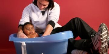 Leo Messi bañando al bebé Lamine Yamal: la fotografía de la final del Mundial nació hace casi dos décadas