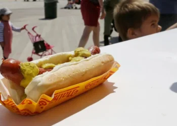 La batalla del hot dog en EE. UU.: el duelo definitivo entre Nueva York y Chicago