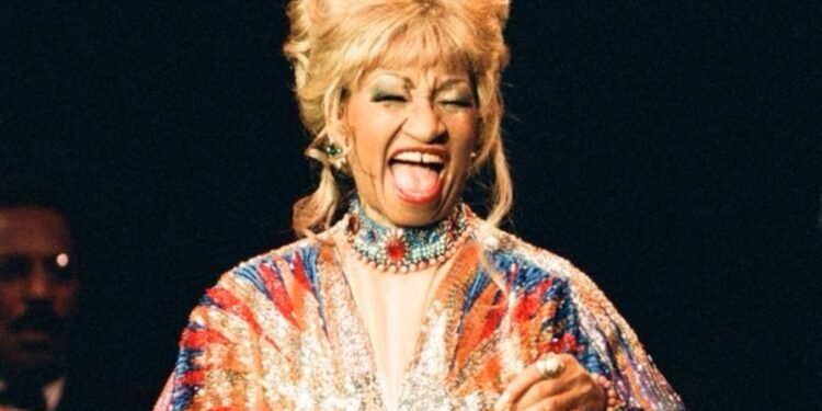 Los icónicos vestidos y pelucas de Celia Cruz llegarán a Puerto Rico en una exhibición única