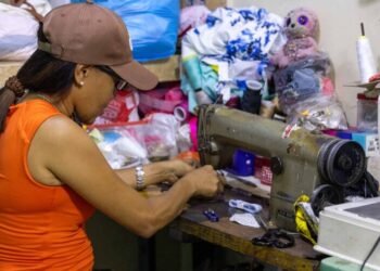La moda rápida cambia el oficio de sastres y modistas