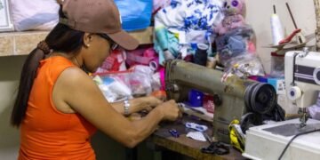 La moda rápida cambia el oficio de sastres y modistas