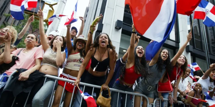 Mujeres sostienen uno de cada cuatro hogares dominicanos en EE. UU.