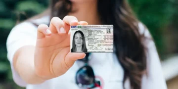 El error migratorio que pone en riesgo la residencia española de miles de dominicanos