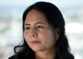 El mundo ha abandonado a las mujeres afganas, denuncia periodista exiliada en Londres