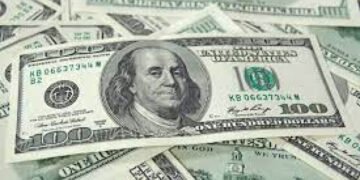 ¿Por qué cada vez más dominicanos deciden ahorrar en dólares?