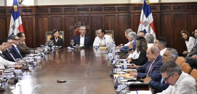 Abinader realiza 22 cambios en su gobierno