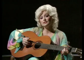 De «Jolene» a «I Will Always Love You»: cómo contó Dolly Parton la historia de su vida a través de 6 canciones icónicas