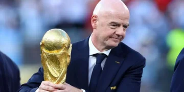 Quién es Gianni Infantino y cómo llegó a ser el hombre más poderoso (y polémico) del fútbol mundial