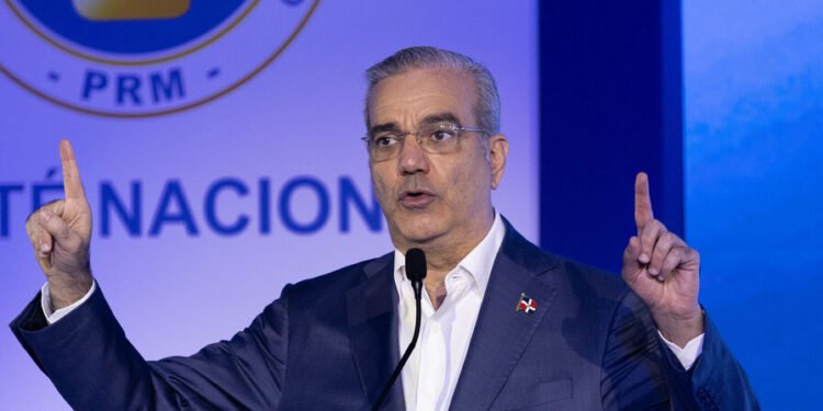 Luis Abinader es electo como presidente del PRM por cuatro años