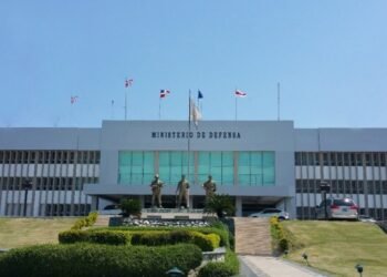Abinader remueve mandos militares: designa nuevos comandantes del Ejército y la Fuerza Aérea