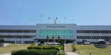 Abinader remueve mandos militares: designa nuevos comandantes del Ejército y la Fuerza Aérea