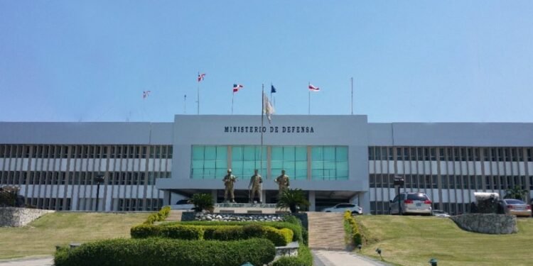 Abinader remueve mandos militares: designa nuevos comandantes del Ejército y la Fuerza Aérea