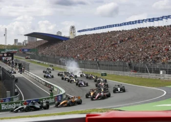George Russell se lleva la esprint del Gran Premio de Países Bajos, en una carrera que acabó con lluvia
