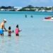 La playa del pueblo se encarece: Boca Chica entre los altos precios, el hostigamiento y la pérdida de su esencia