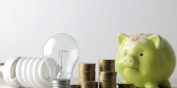 ¿Le llegó la luz más cara? Estos consejos pueden ayudarle a reducir el consumo eléctrico