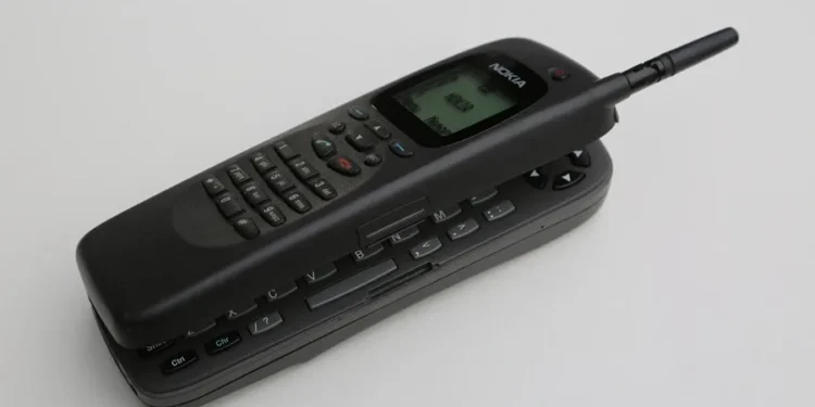 El Nokia 9000 Communicator, el primer teléfono inteligente de la historia, cumple 30 años