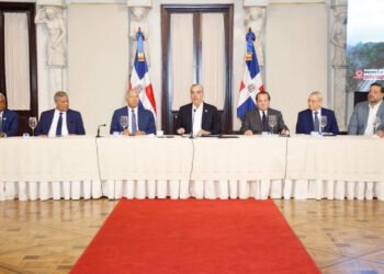 Gobierno dominicano entrega los primeros títulos de propiedad de Parques Nacionales