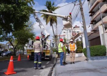 Autoridades inician retiro y reorganización de cableado en desuso en el DN