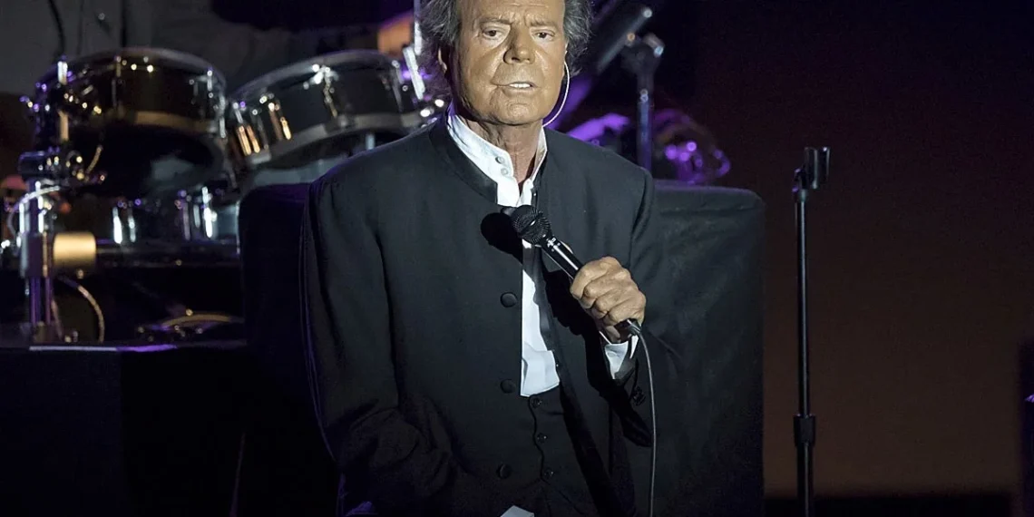 Las extrabajadoras de Julio Iglesias que lo denunciaron por agresión sexual presentan una querella contra él