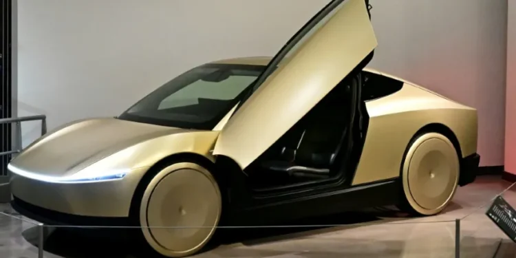 Tesla lanza su Cybercab, un robotaxi sin volante ni pedales
