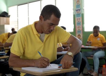 ¿No tienes tiempo en la semana y quieres estudiar? Así es el programa para los sábados y domingo