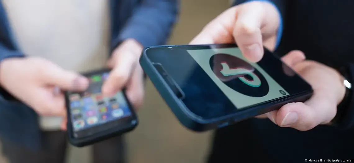 TikTok acepta limitar el tiempo de uso de los adolescentes